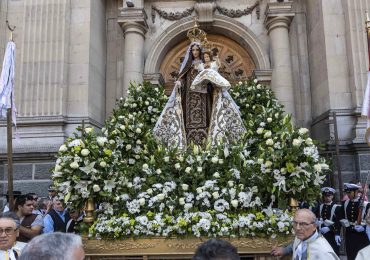Multitudinaria Procesión y Oración por Chile a la Virgen del Carmen