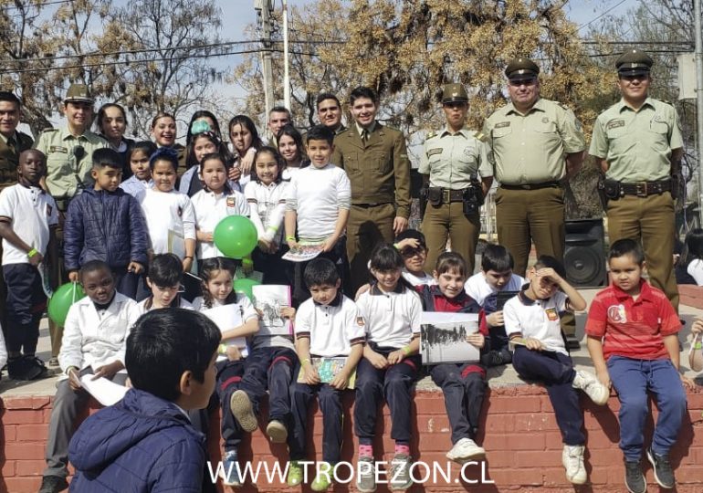 Carabineros de Cerro Navia celebran mes del niño en plaza pública de la comuna