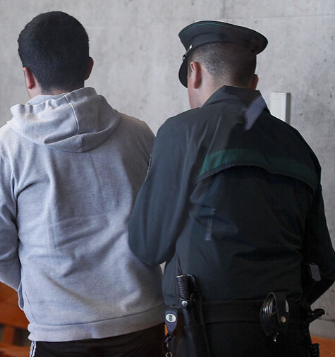 En prisión preventiva joven que agredió a ex polola con arma blanca en Pudahuel