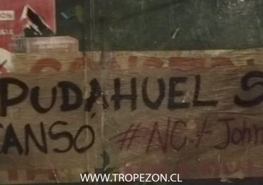 Pudahuel amanece con carteles que piden la salida de Johnny Carrasco