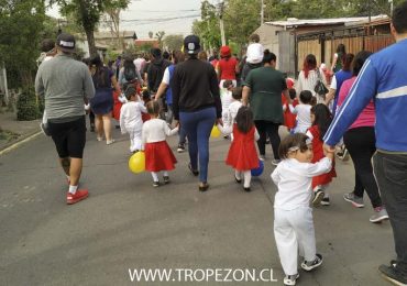 Jardín “Los Cachorritos” realiza colorida caravana intercultural en Pudahuel