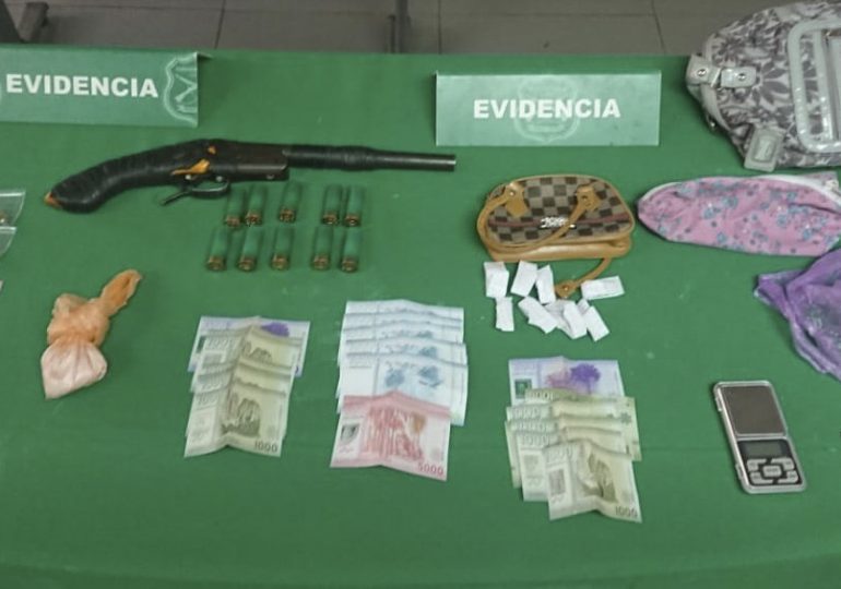 Carabineros de Cerro Navia incautan droga y armamento en operativo policial