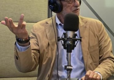 Carrasco critica al servicio local de educación: "Se creó y mágicamente subieron los recursos"
