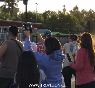 Cacerolazos en las afueras del metro Pudahuel