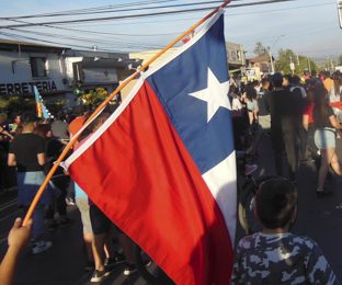 Cientista Político: La gente está indignada y los militares en la calle reabrieron heridas pasadas