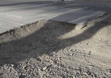 Desnivel por destrucción de tramo de calle es un peligro para vehículos en Pudahuel