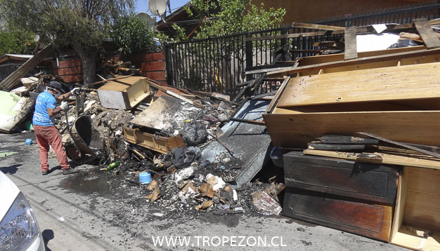 Dos casas resultan destruidas por incendio en Pudahuel