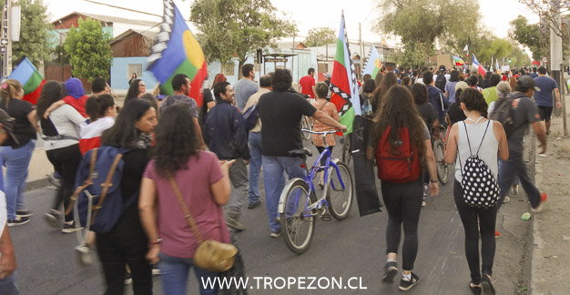 Cientos de personas marchan por las comunas de Cerro Navia, Pudahuel y Lo Prado