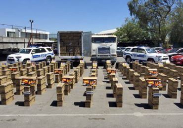 Efectivos de PDI detienen a tres sujetos  por robo de camión con carga desde bodega en Pudahuel