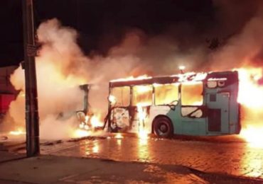 Bus de transporte público fue quemado en Pudahuel