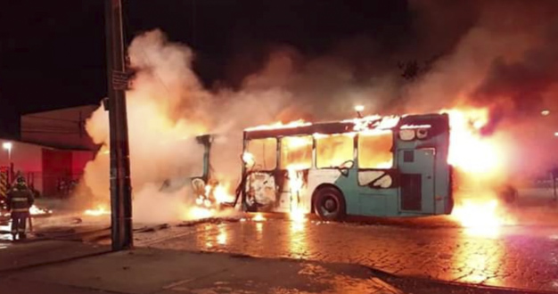 Bus de transporte público fue quemado en Pudahuel