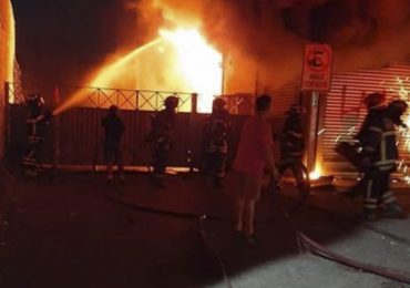 Incendio destruye sucursal Banco Estado en Cerro Navia