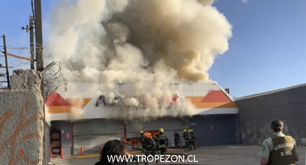 Incendio destruye local comercial que había sido saqueado hace algunas semanas en Pudahuel