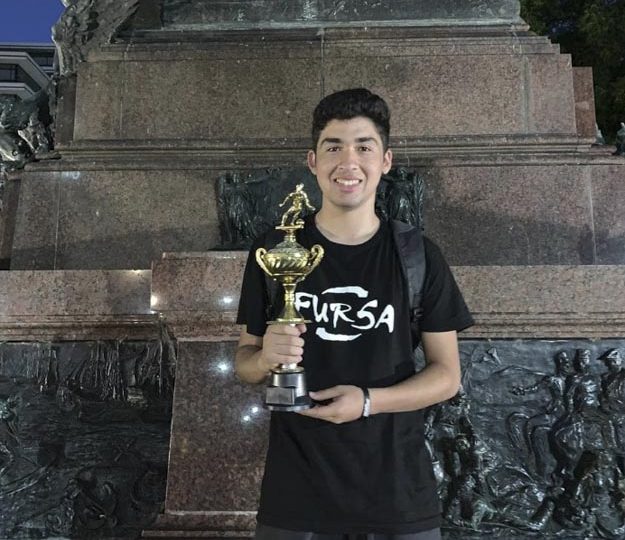 Campeón internacional: Joven pudahuelino obtiene primer lugar en campeonato de fútbol freestyle