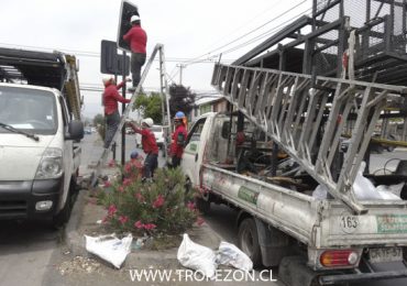 Semáforos destruidos durante el estallido social son repuestos en Cerro Navia
