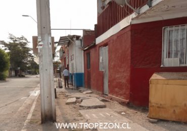 Tramo de vereda destruida impide el libre paso de la gente en Cerro Navia