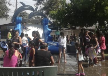 Decena de niños y niñas disfrutan un “Verano Entretenido” en plaza El Carmen de Pudahuel