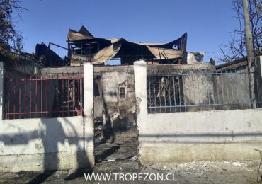 Incendio de casa en Cerro Navia deja un hombre herido de gravedad por quemaduras