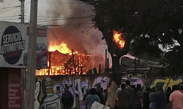 Incendio en Pudahuel destruye vivienda y taller de muebles