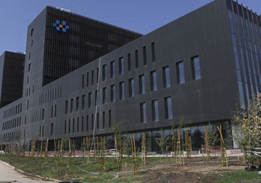 Presidente Piñera llega a nuevo hospital Félix Bulnes de Cerro Navia y anuncia inauguración