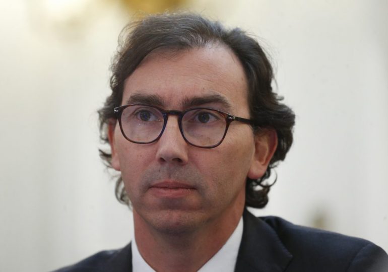 Presentan recurso de protección contra el ministro Figueroa por anuncio de vuelta a clases en Cerro Navia