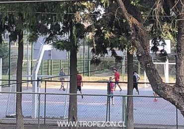 Vecinos denuncias a jóvenes que insisten en hacer deporte de contacto en Pudahuel