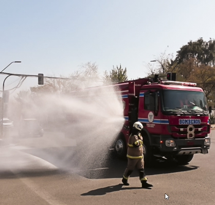 Municipalidad de Cerro Navia y Bomberos de Pudahuel Sur sanitizan calles de la comuna