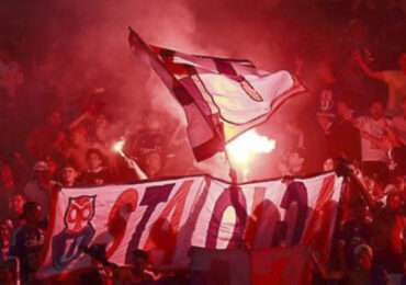 Hinchas de la “U” de Pudahuel y Cerro Navia desafían cuarentena total con pirotecnia   