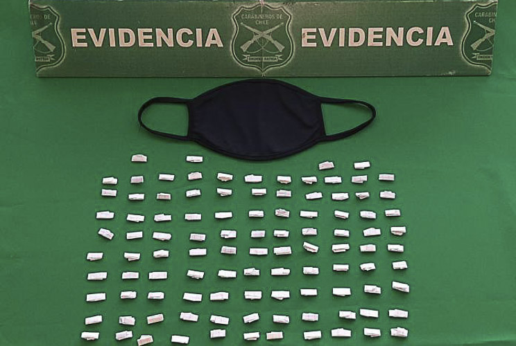 En Pudahuel detienen a sujeto con 103 envoltorios de pasta base de cocaína ocultos en mascarilla