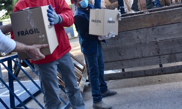 Ayuda del Gobierno: 1500 cajas de “Alimentos para Chile” llegaron a Cerro Navia