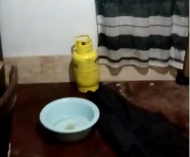 Piden ayuda urgente: Vecino de la tercera edad vive en precarias condiciones en Pudahuel