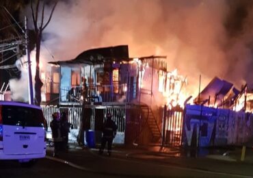 Familias afectadas por incendio viven días críticos y piden pronta ayuda del municipio en Pudahuel