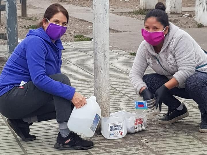 Cerro Navia Activa: Agrupación reparte comida para perros y gatos en la comuna