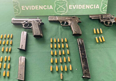 Carabineros detiene en la vía pública a sujetos con armamento y munición en Pudahuel