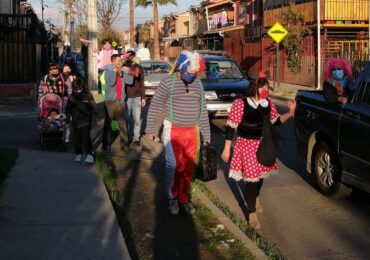 Alegría en medio de la pandemia: Villa El Comendador realiza Caravana Mágica en Pudahuel