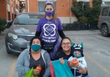 Socias y directiva de agrupación de fibromialgia en Pudahuel entregan regalos el día del niño y la niña