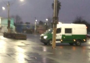 Domingo sin persa Teniente Cruz: Carabineros fiscaliza desde temprano inmediaciones  de este centro comercial en Pudahuel