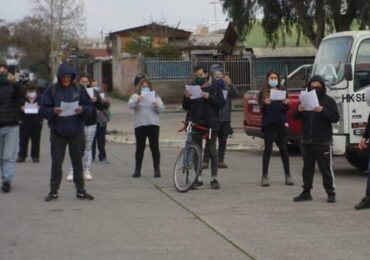 “Regalé mis ojos”: Con este canto vecinos y vecinas repudian llegada de Claudio Crespo a Pudahuel