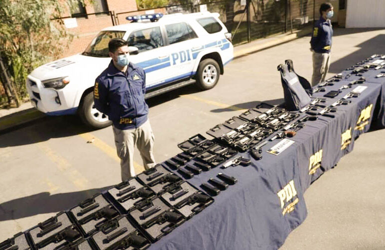 En prisión preventiva queda vecino que tenía un arsenal de armas de fuego en Pudahuel
