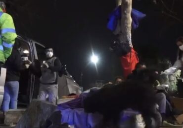 Jóvenes voluntarios de Pudahuel ayudan a personas en situación de calle