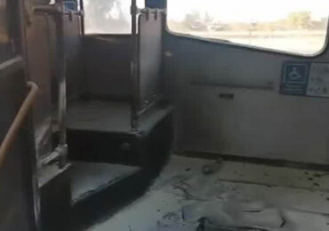Lanzan bomba incendiaria al interior de bus de transporte público en Pudahuel