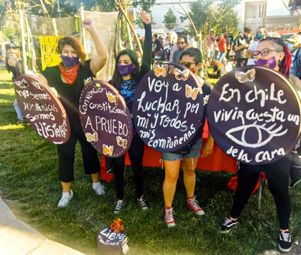 Con manifestaciones artísticas y barricadas Pudahuel conmemora el primer “aniversario” del 18-O