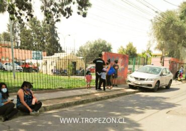 La incómoda espera de personas que acompañan a pacientes enfermos en SAR La Estrella