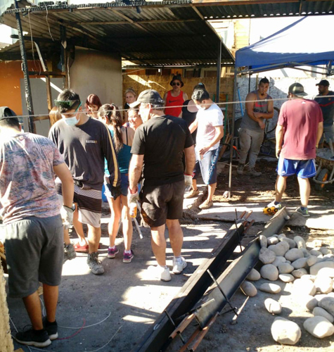 Jornada solidaria de vecinos a familias afectadas por incendio en Pudahuel