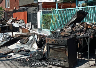 Dos lesionados y viviendas con pérdida total deja incendio en Pudahuel