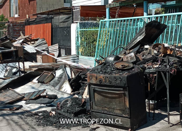 Dos lesionados y viviendas con pérdida total deja incendio en Pudahuel