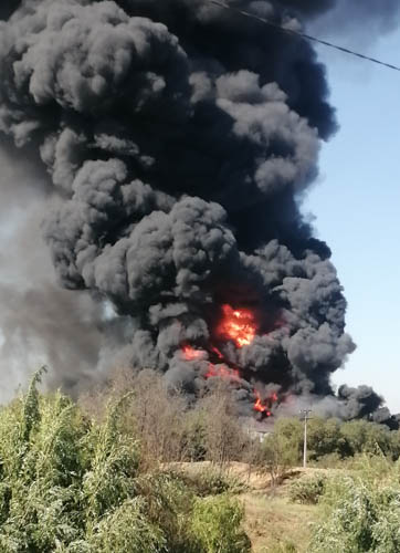 Gigantesco incendio en el límite de Renca y Cerro Navia puso en alerta a vecinos