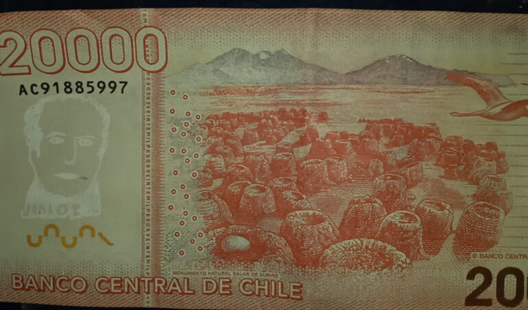 Con billetes falsos engañan a pequeños comerciantes de temporada navideña en Pudahuel