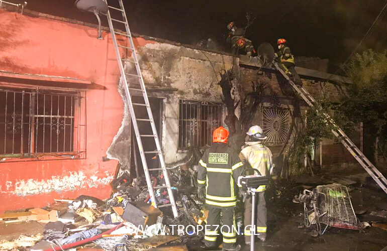 Lamentable: Incendio destruye casa en Pudahuel norte