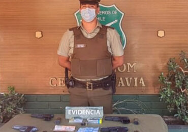 Cuatro pistolas y munición son sacados de circulación tras la detención de tres sujetos en Cerro Navia